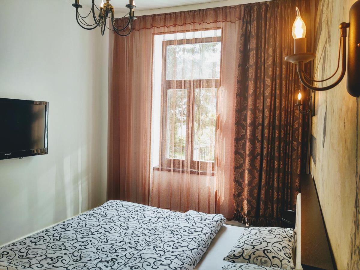 Cezari Aparthotel Brasov Bagian luar foto