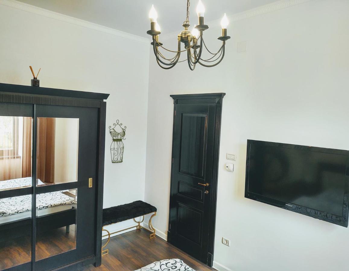 Cezari Aparthotel Brasov Bagian luar foto