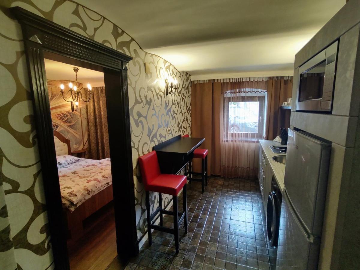 Cezari Aparthotel Brasov Bagian luar foto