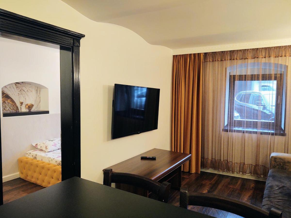 Cezari Aparthotel Brasov Bagian luar foto