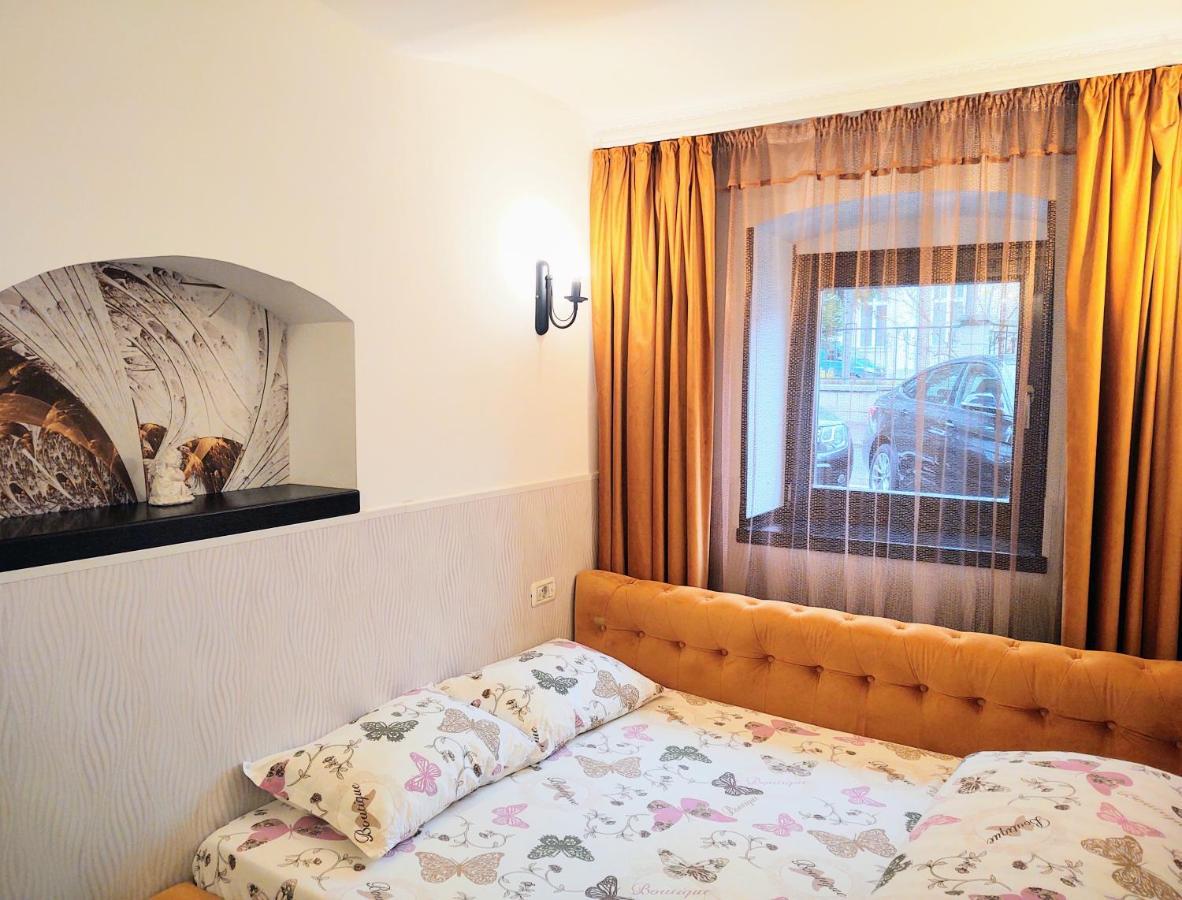 Cezari Aparthotel Brasov Bagian luar foto