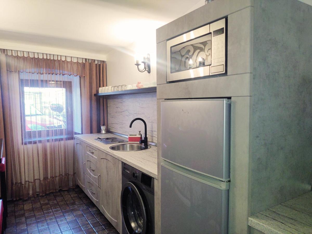 Cezari Aparthotel Brasov Bagian luar foto