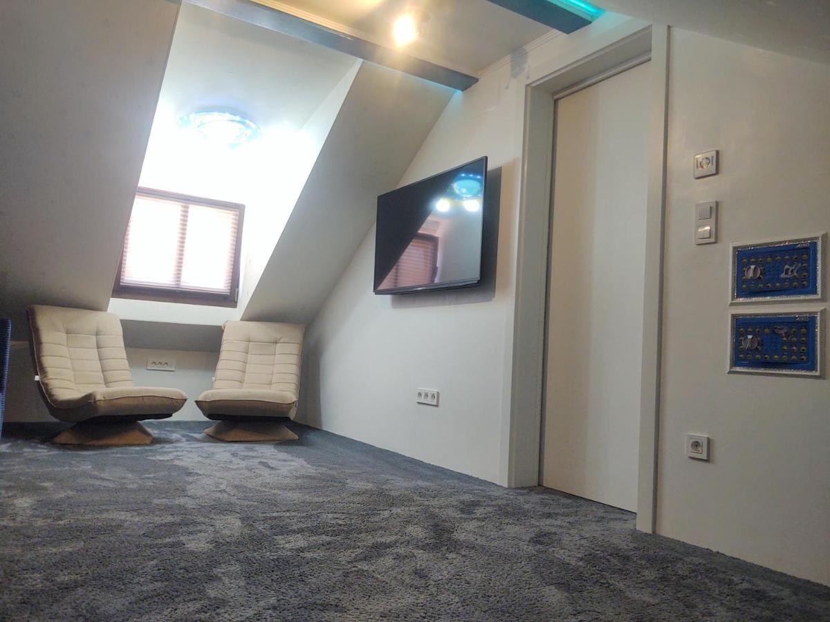 Cezari Aparthotel Brasov Bagian luar foto