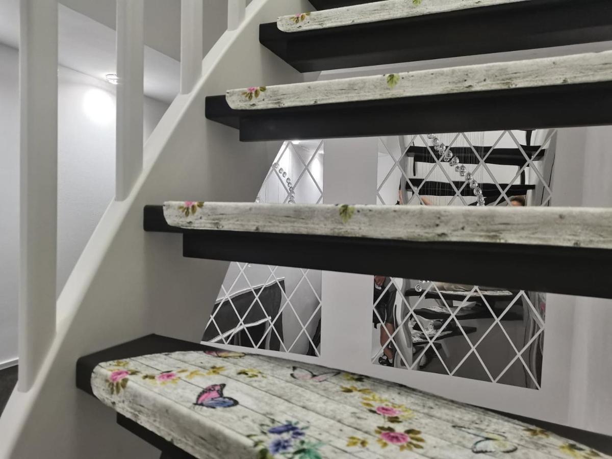 Cezari Aparthotel Brasov Bagian luar foto