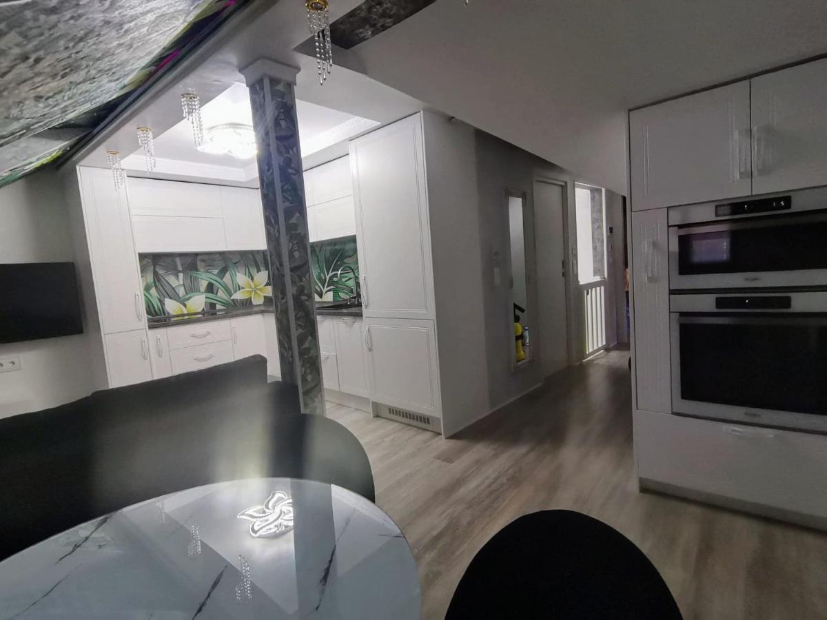 Cezari Aparthotel Brasov Bagian luar foto