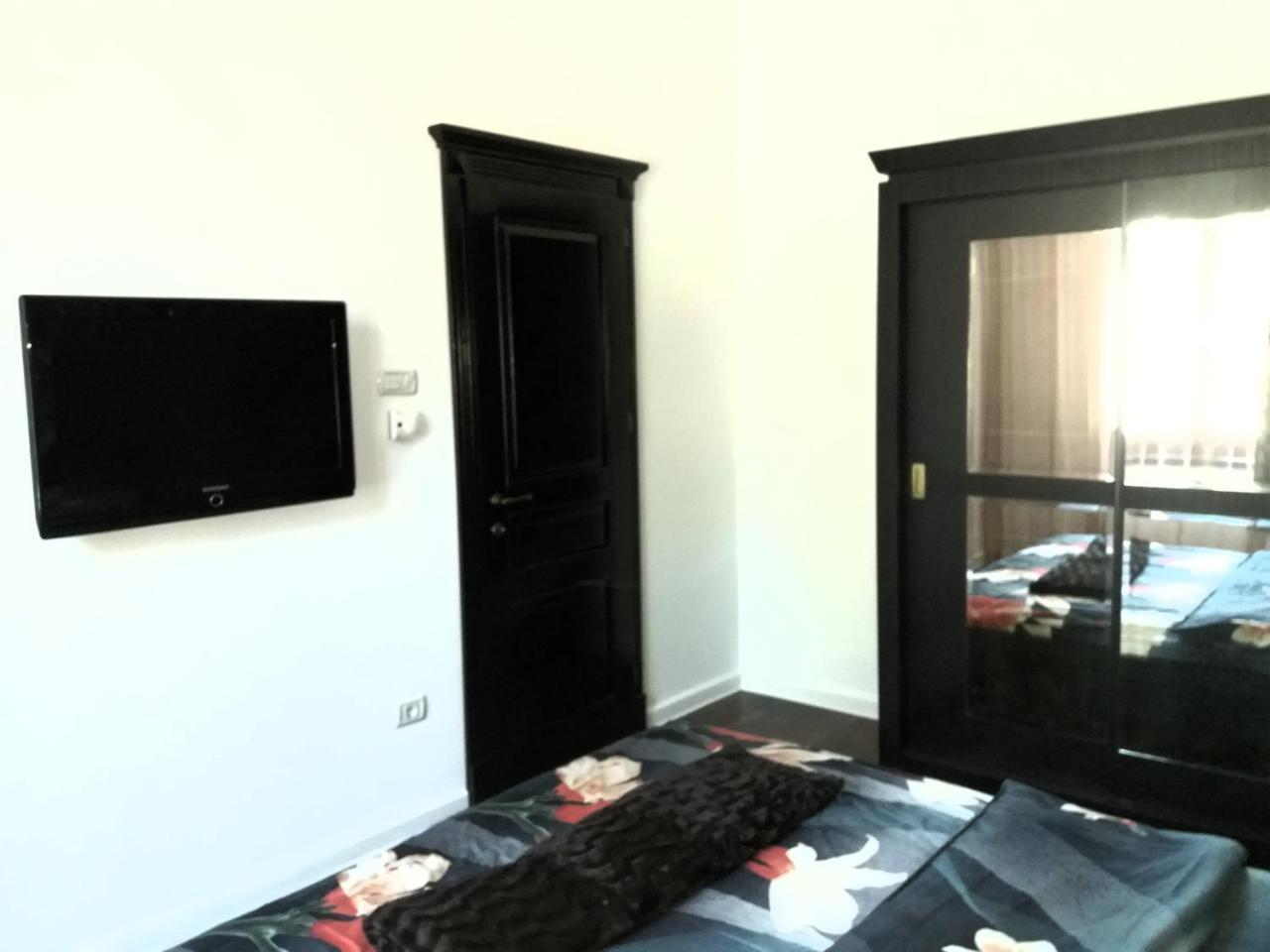 Cezari Aparthotel Brasov Bagian luar foto